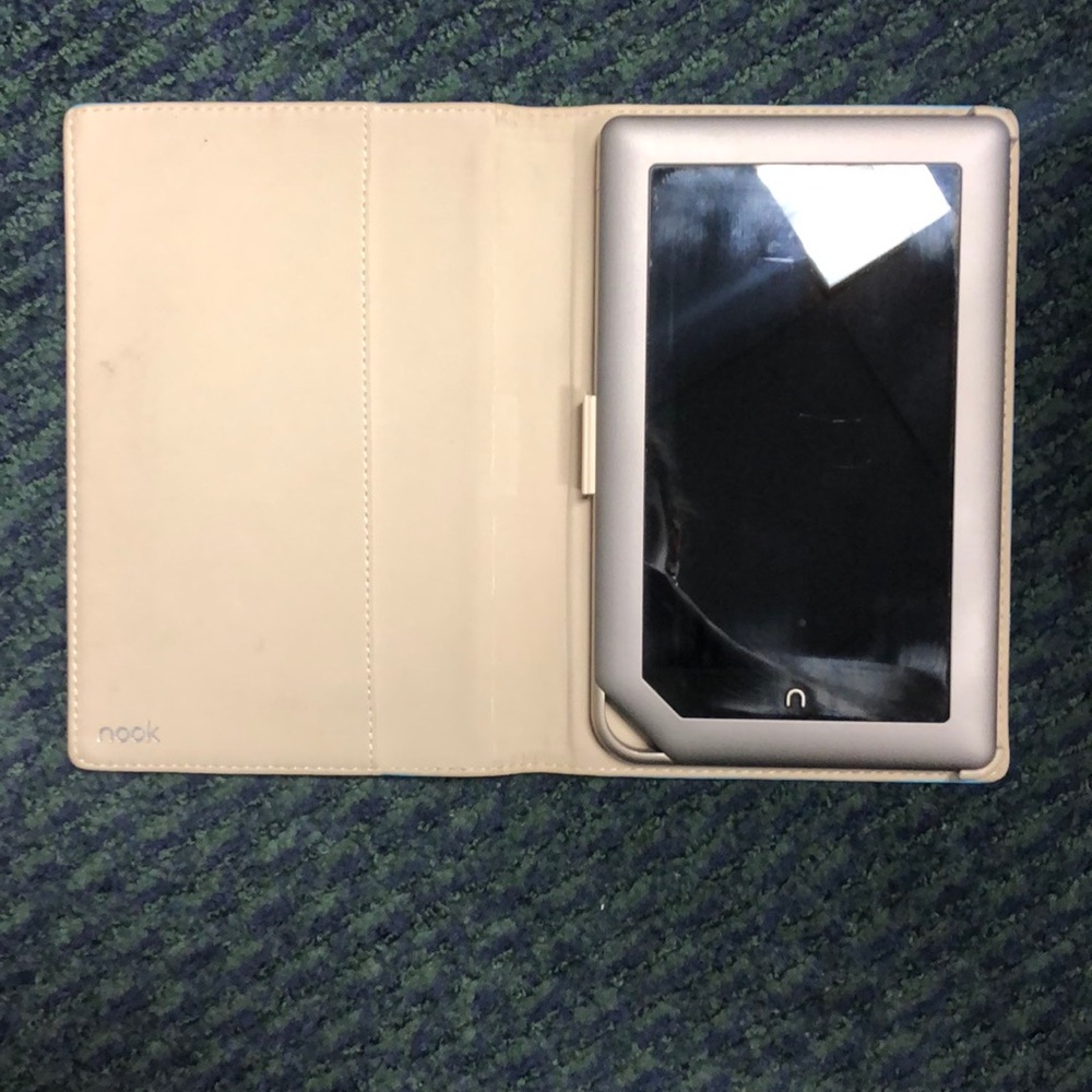 Nook Color - Picture 3 of 4